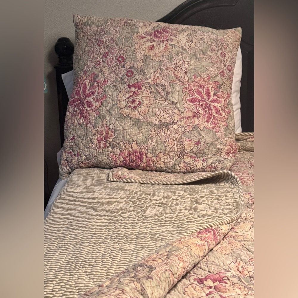 Pine Cone Hill Pinkish Coral and Gray Floral Quilt - Picture 3 of 11